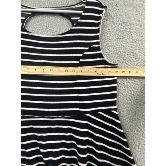 Torrid Shirt Womens 2X Black White Stripe Open Back Sleeveless Blouse Top - Picture 2 of 8